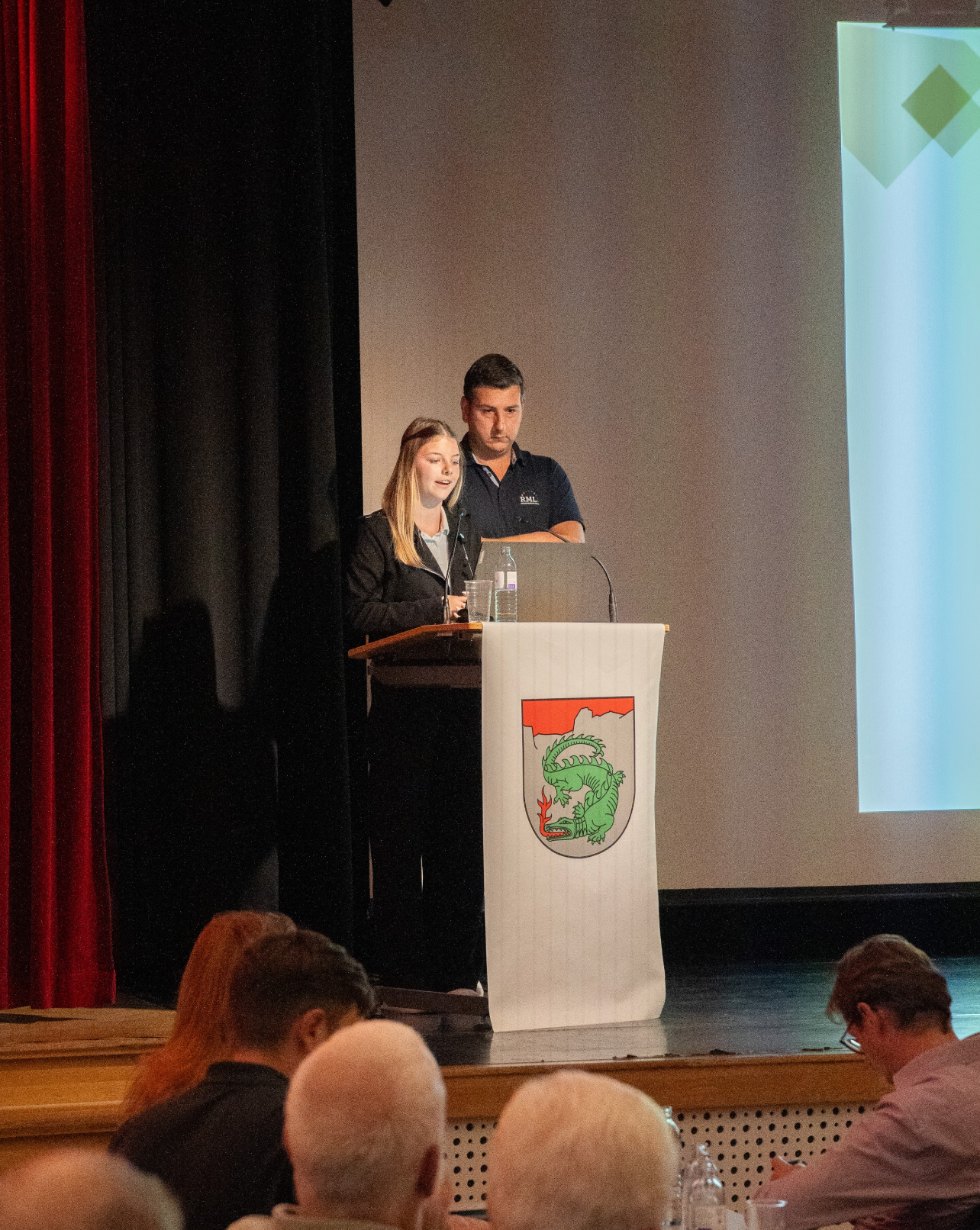Elena Milić und Karl Kleewein von der RML Infrastruktur bei der Bürgerversammlung der Stadtgemeinde Liezen