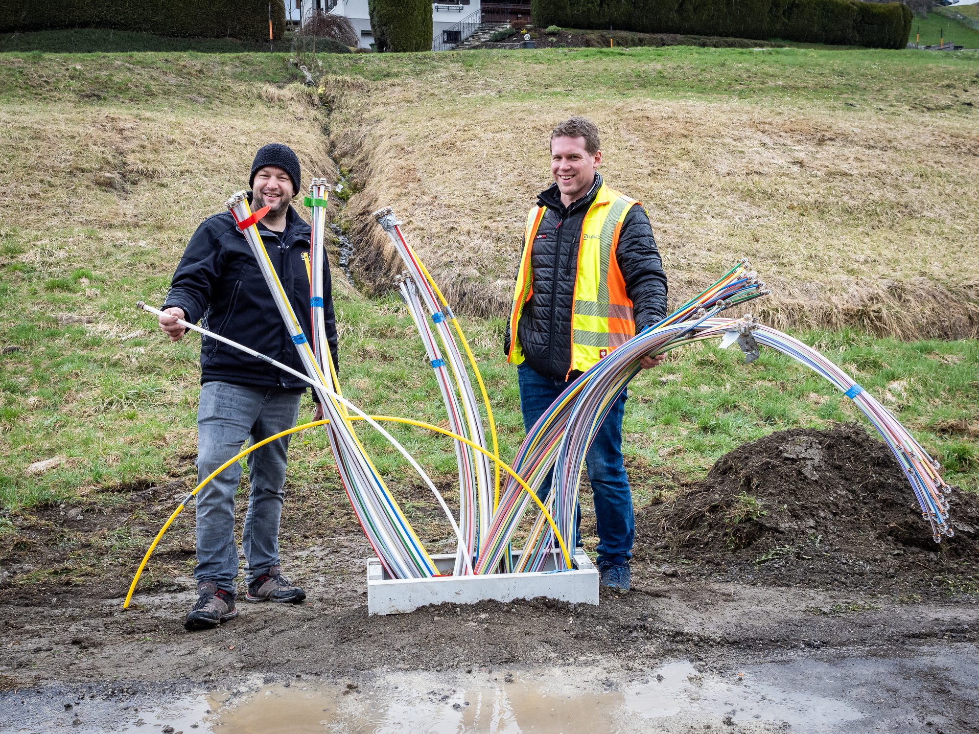 Team der RML Infrastruktur bei der Glasfaser-Verlegung in Irdning